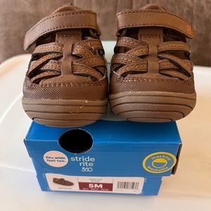 Stride Rite 360 amos 2.0 brown size 5